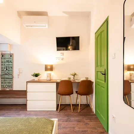 Very - Calm - Modern Design 布达佩斯