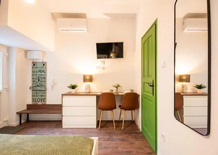Very - Calm - Modern Design Будапешт